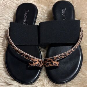 NWOT Toscanella sandals with a leopard print toe ring and rhinestone strap 7